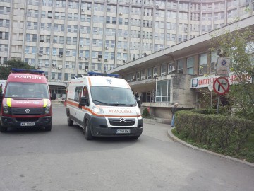 CRĂCIUN ÎNSÂNGERAT: doi tineri din Viile au ajuns înjunghiați la spital!